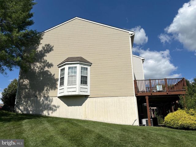 75 PEBBLE LN, Blackwood, NJ 08012