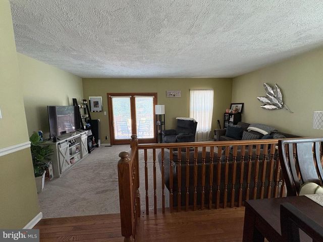75 PEBBLE LN, Blackwood, NJ 08012