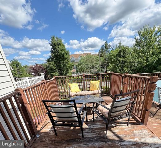 75 PEBBLE LN, Blackwood, NJ 08012