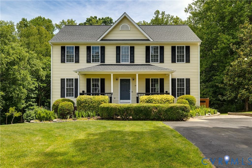 1013 Amber Meadows Pl, Midlothian, VA 23114
