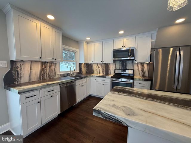 41 DORSET DR, Broomall, PA 19008