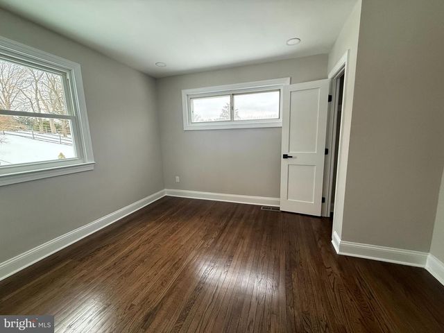 41 DORSET DR, Broomall, PA 19008