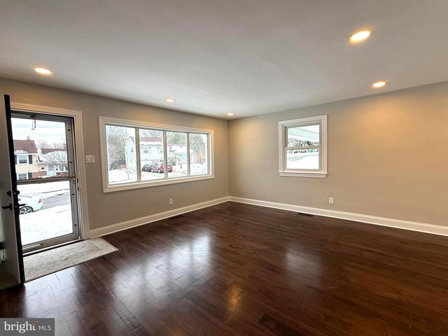 41 DORSET DR, Broomall, PA 19008