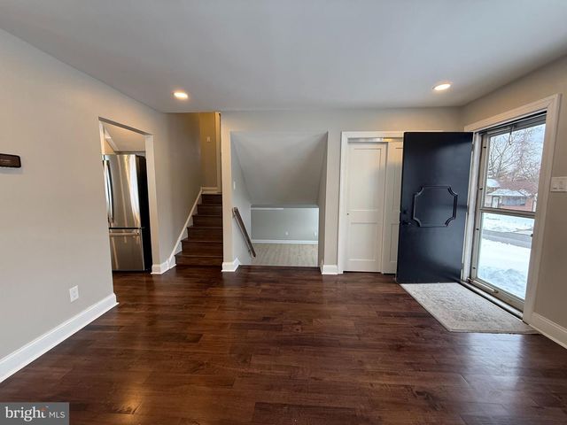 41 DORSET DR, Broomall, PA 19008