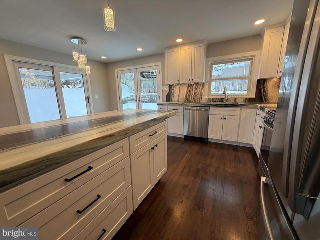 41 DORSET DR, Broomall, PA 19008