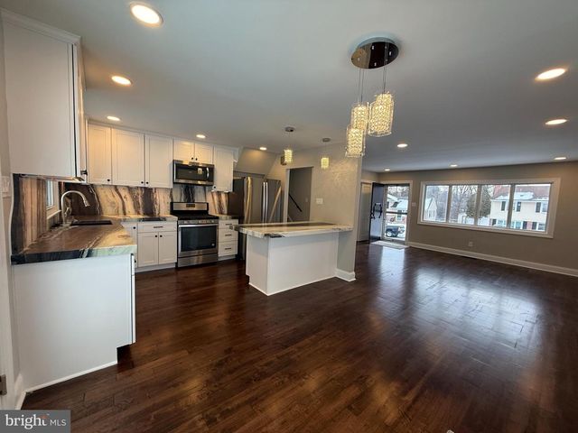 41 DORSET DR, Broomall, PA 19008