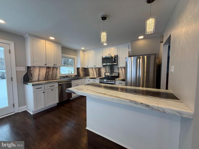 41 DORSET DR, Broomall, PA 19008