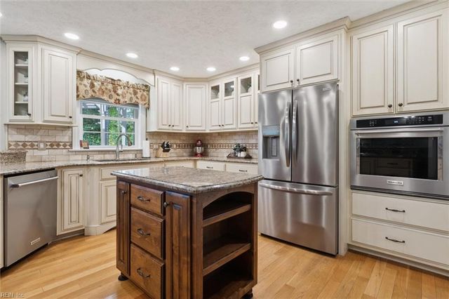 40 Chowning DR, Hampton, VA 23664