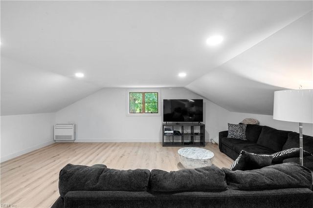 1815 N Alanton DR, Virginia Beach, VA 23454