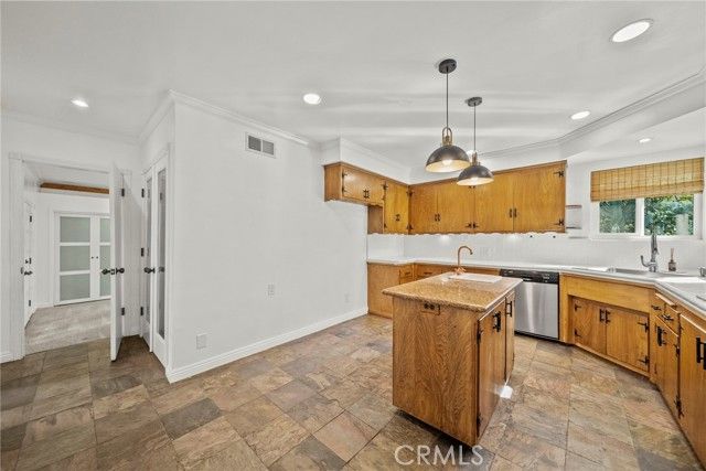 8936 Woodley Avenue, North Hills (los Angeles), CA 91343