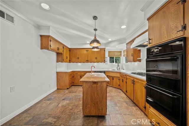 8936 Woodley Avenue, North Hills (los Angeles), CA 91343