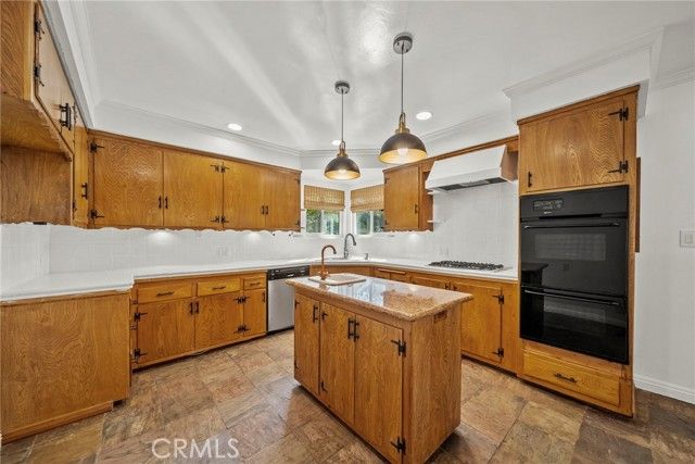 8936 Woodley Avenue, North Hills (los Angeles), CA 91343