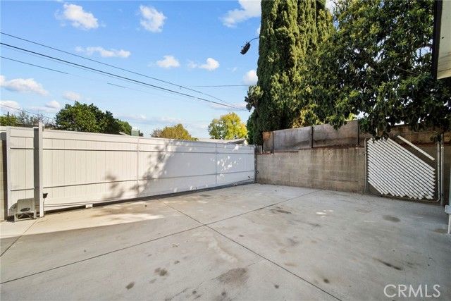 8936 Woodley Avenue, North Hills (los Angeles), CA 91343