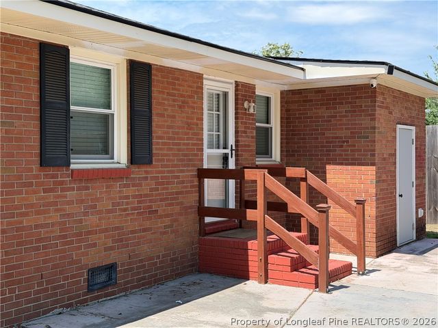 1747 Wayne Lane, Fayetteville, NC 28304