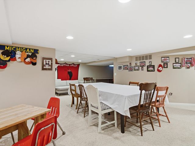 18036 N Lauren Drive, Clinton Twp, MI 48038