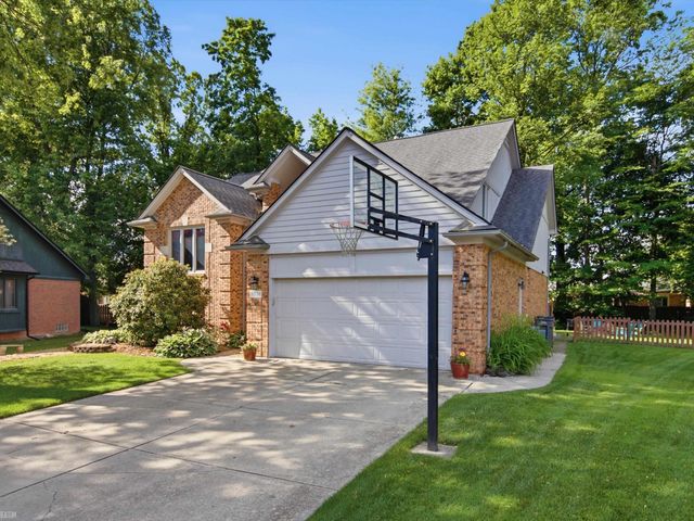 18036 N Lauren Drive, Clinton Twp, MI 48038