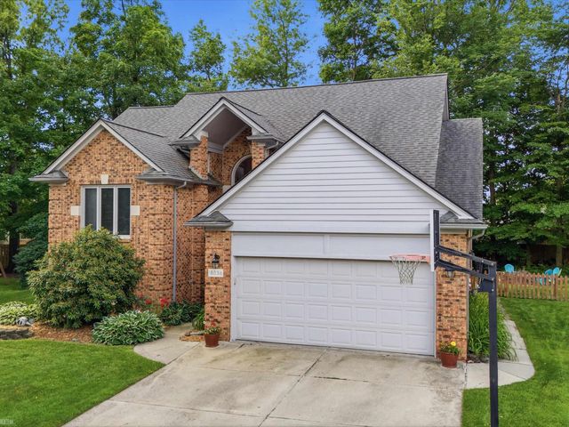 18036 N Lauren Drive, Clinton Twp, MI 48038