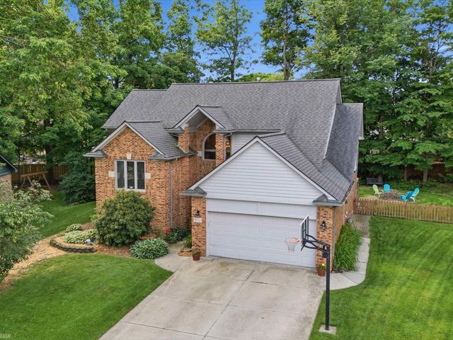 18036 N Lauren Drive, Clinton Twp, MI 48038