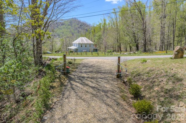 426 Cook Town Road, Bakersville, NC 28705