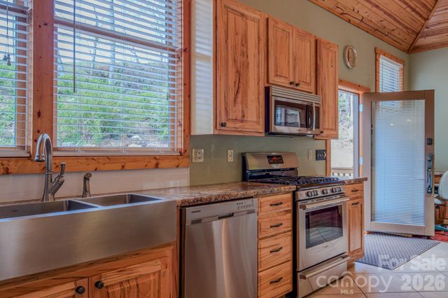 426 Cook Town Road, Bakersville, NC 28705