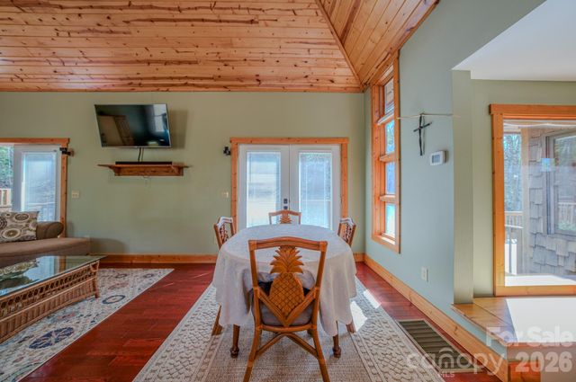 426 Cook Town Road, Bakersville, NC 28705
