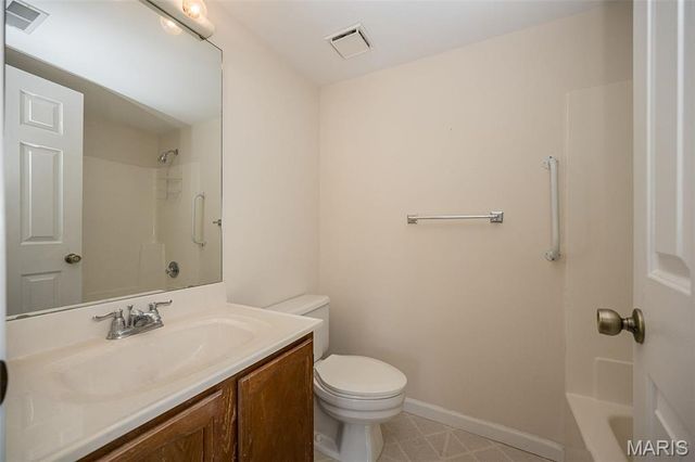 415 W Jefferson Avenue 301, Kirkwood, MO 63122