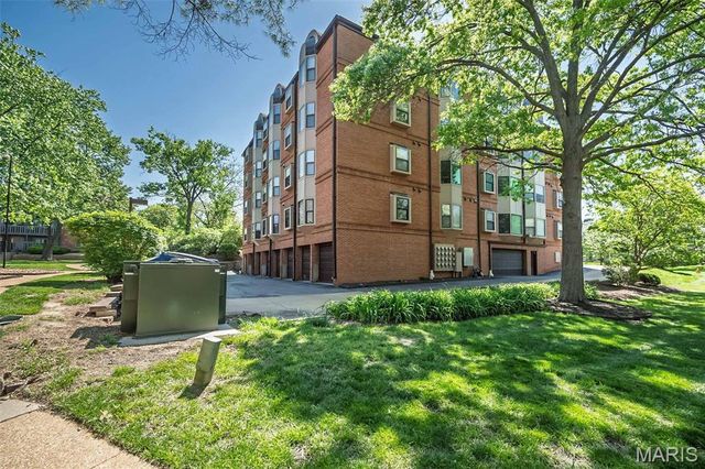 415 W Jefferson Avenue 301, Kirkwood, MO 63122