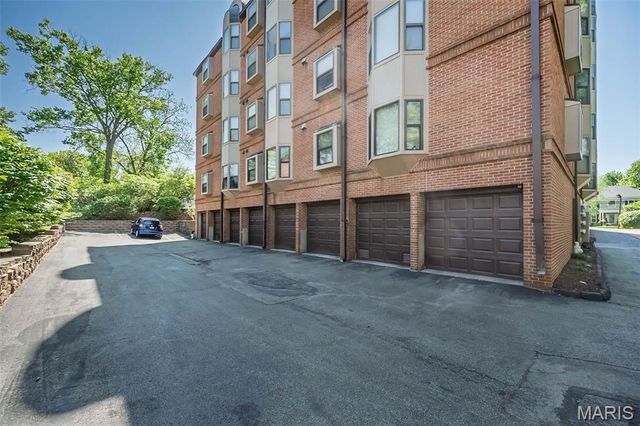 415 W Jefferson Avenue 301, Kirkwood, MO 63122