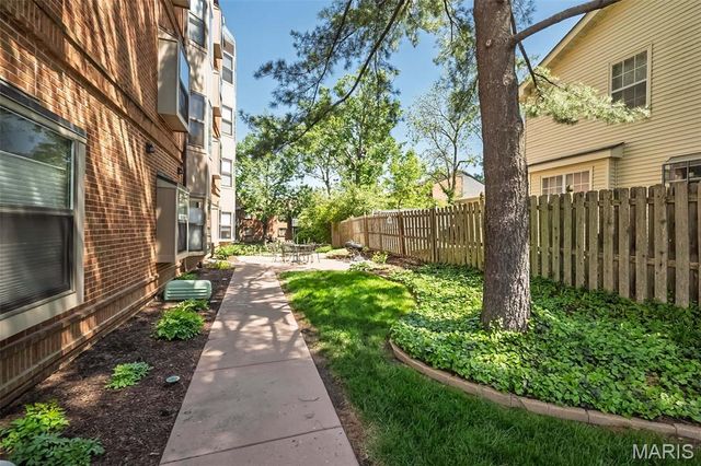 415 W Jefferson Avenue 301, Kirkwood, MO 63122