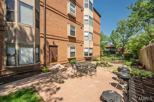 415 W Jefferson Avenue 301, Kirkwood, MO 63122