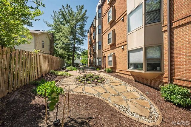 415 W Jefferson Avenue 301, Kirkwood, MO 63122