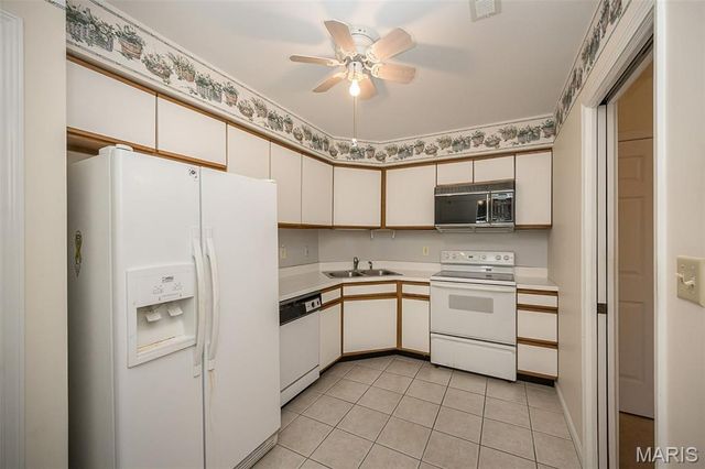 415 W Jefferson Avenue 301, Kirkwood, MO 63122