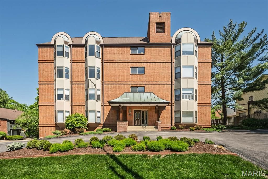 415 W Jefferson Avenue 301, Kirkwood, MO 63122