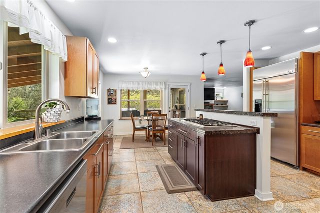 2389 W 95th Terrace, Blaine, WA 98230