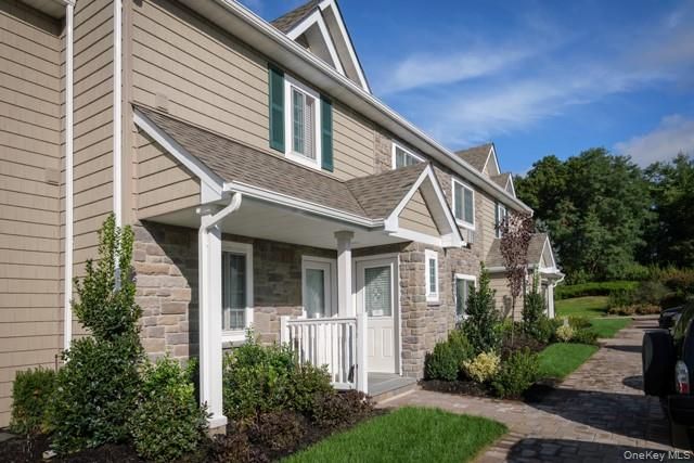 344 Cassa Loop 344, Holtsville, NY 11742