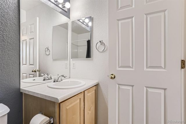 690 S Yarrow Street, Lakewood, CO 80226