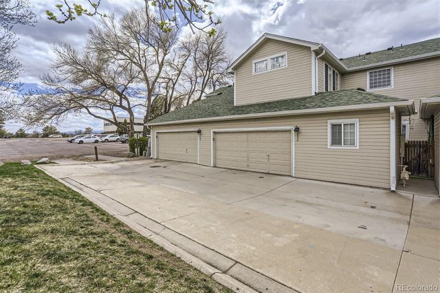 690 S Yarrow Street, Lakewood, CO 80226