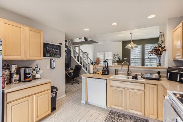 690 S Yarrow Street, Lakewood, CO 80226