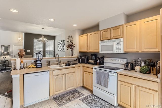 690 S Yarrow Street, Lakewood, CO 80226