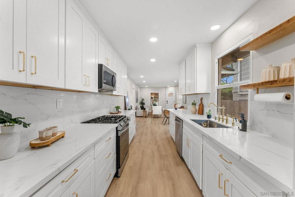 Image 8 of property listing at 1634 Fern Street, San Diego, CA 92102