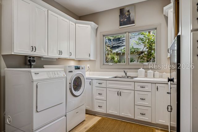 300 Seabrook Dr, Hilton Head Island, SC 29926