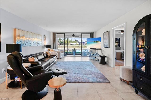 413 Augusta BLVD 105, Naples, FL 34113