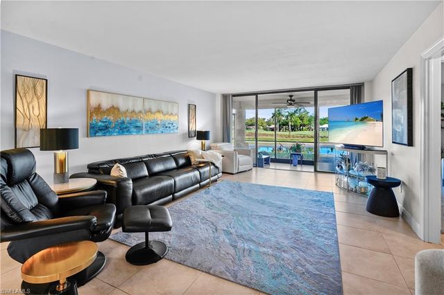 413 Augusta BLVD 105, Naples, FL 34113