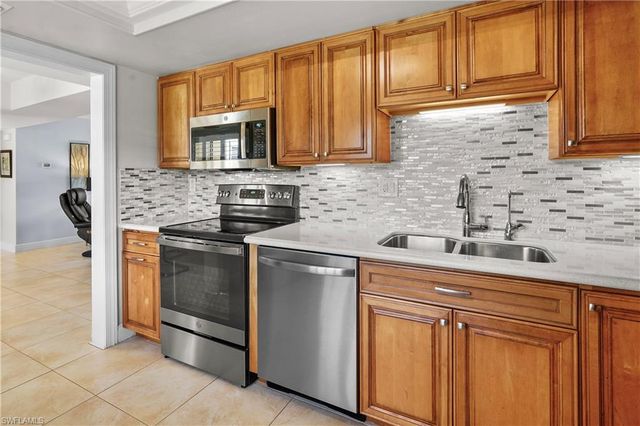 413 Augusta BLVD 105, Naples, FL 34113