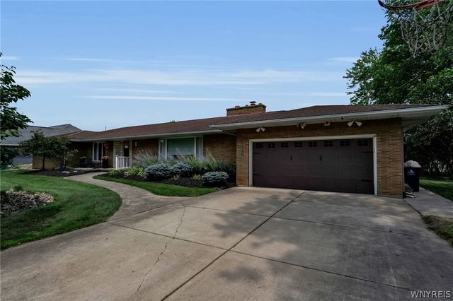 9230 Valley Stream Road, Clarence, NY 14031