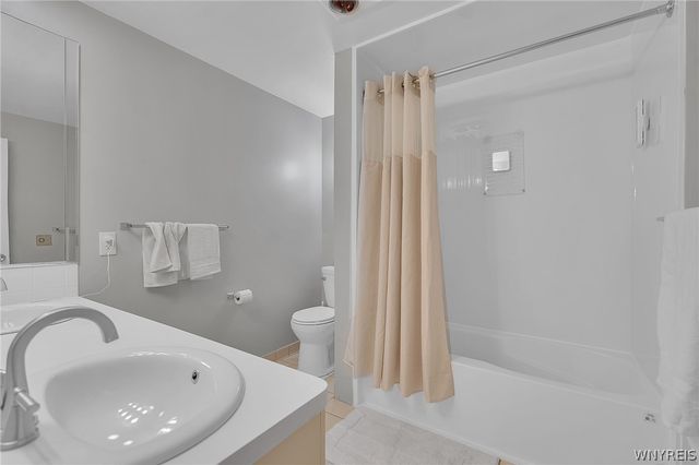 9230 Valley Stream Road, Clarence, NY 14031