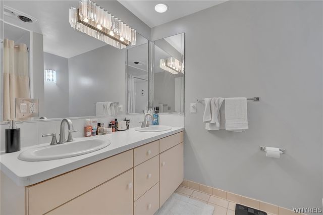 9230 Valley Stream Road, Clarence, NY 14031
