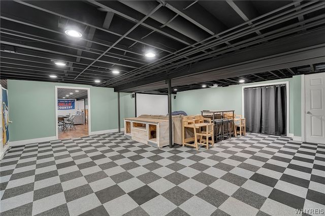 9230 Valley Stream Road, Clarence, NY 14031