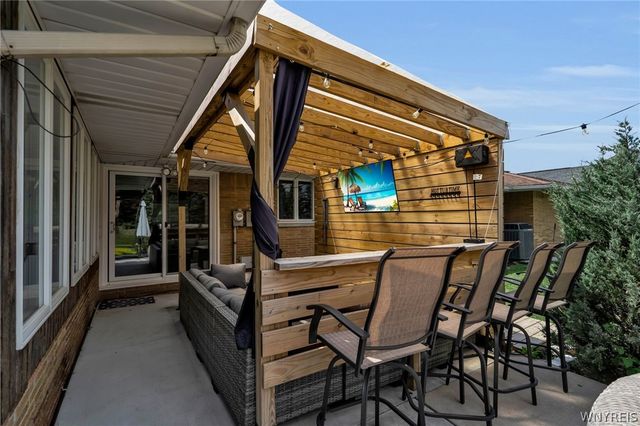 9230 Valley Stream Road, Clarence, NY 14031