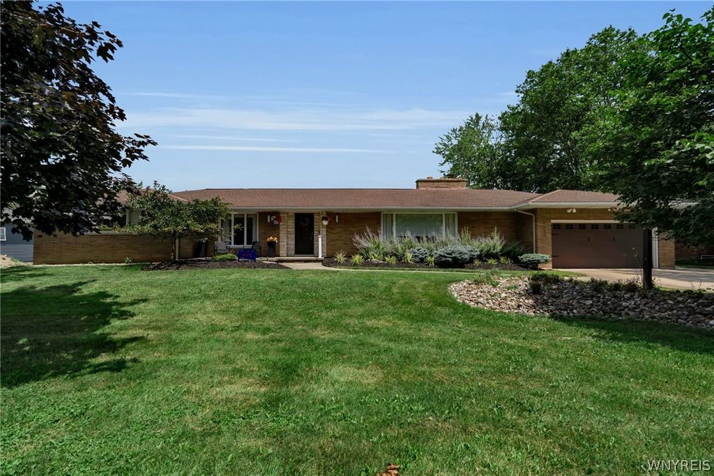 9230 Valley Stream Road, Clarence, NY 14031